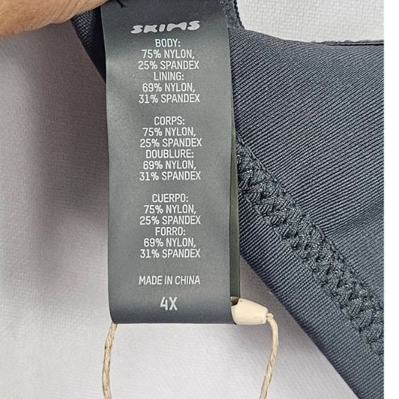 **BNWT Skims underwire swim TOP ONLY - Picture 4 of 6